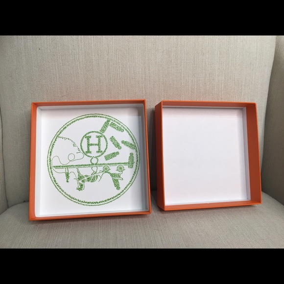 Hermès box 6”x6x 1 1/2” - Picture 2 of 7